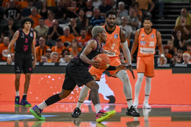 足球不仅是 足球不仅是